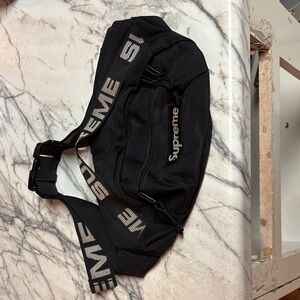 Men’s supreme fanny pack gently used